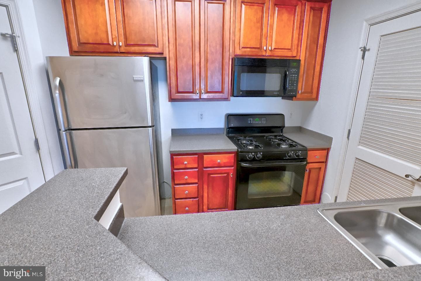 21216 Mcfadden Square #108 photo 12