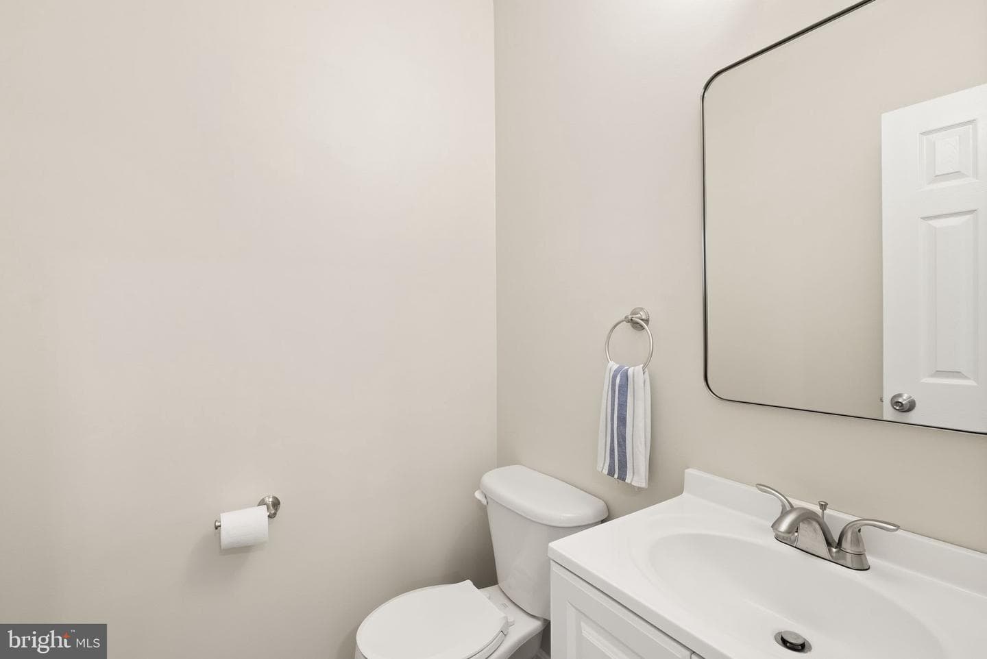 25213 Dunvegan Square photo 16