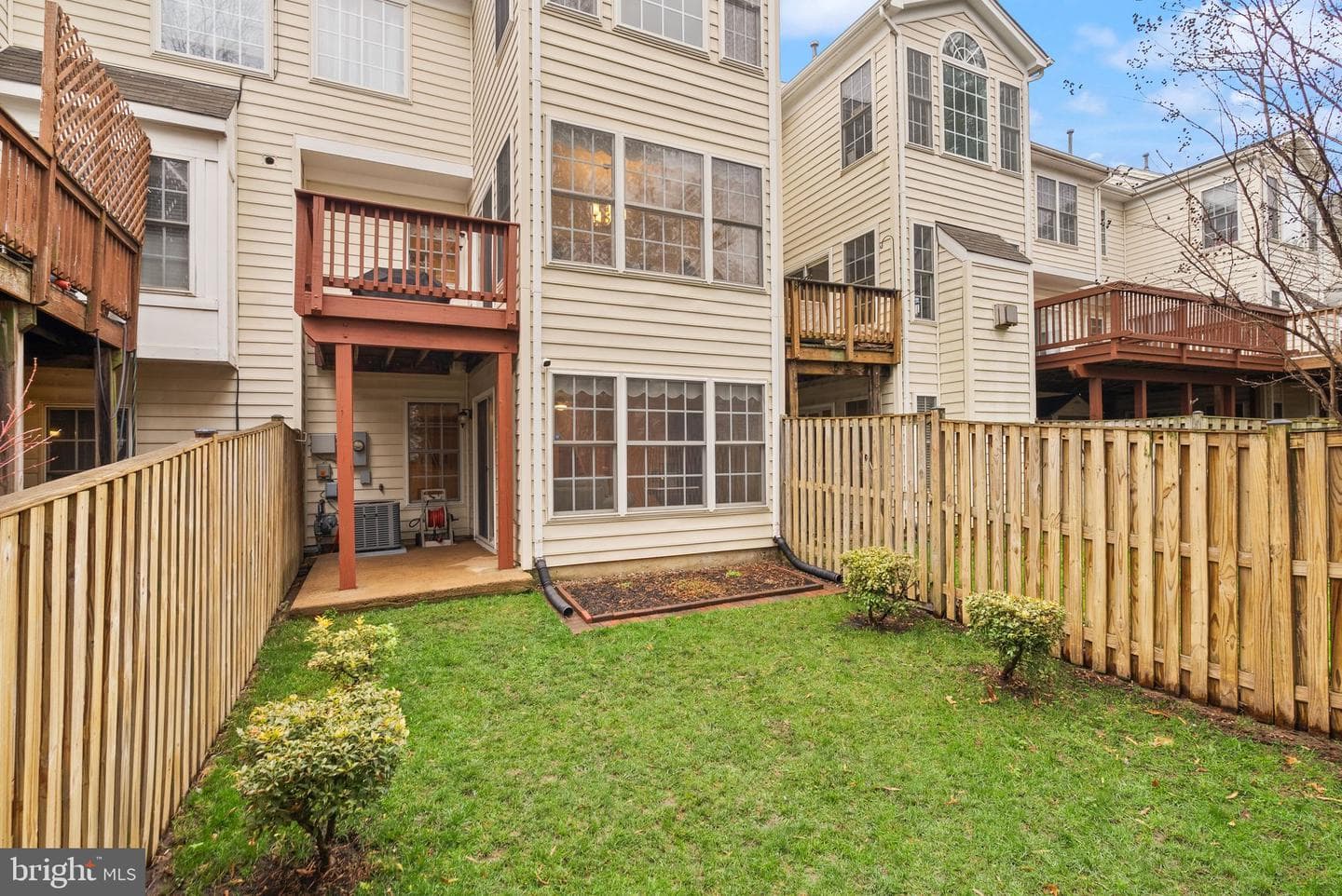 25213 Dunvegan Square photo 37