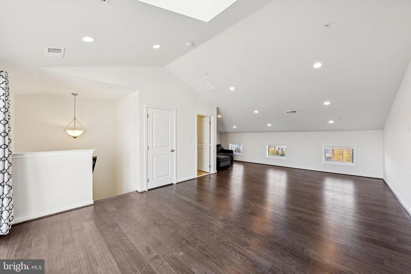 22613 Naugatuck Square photo 18