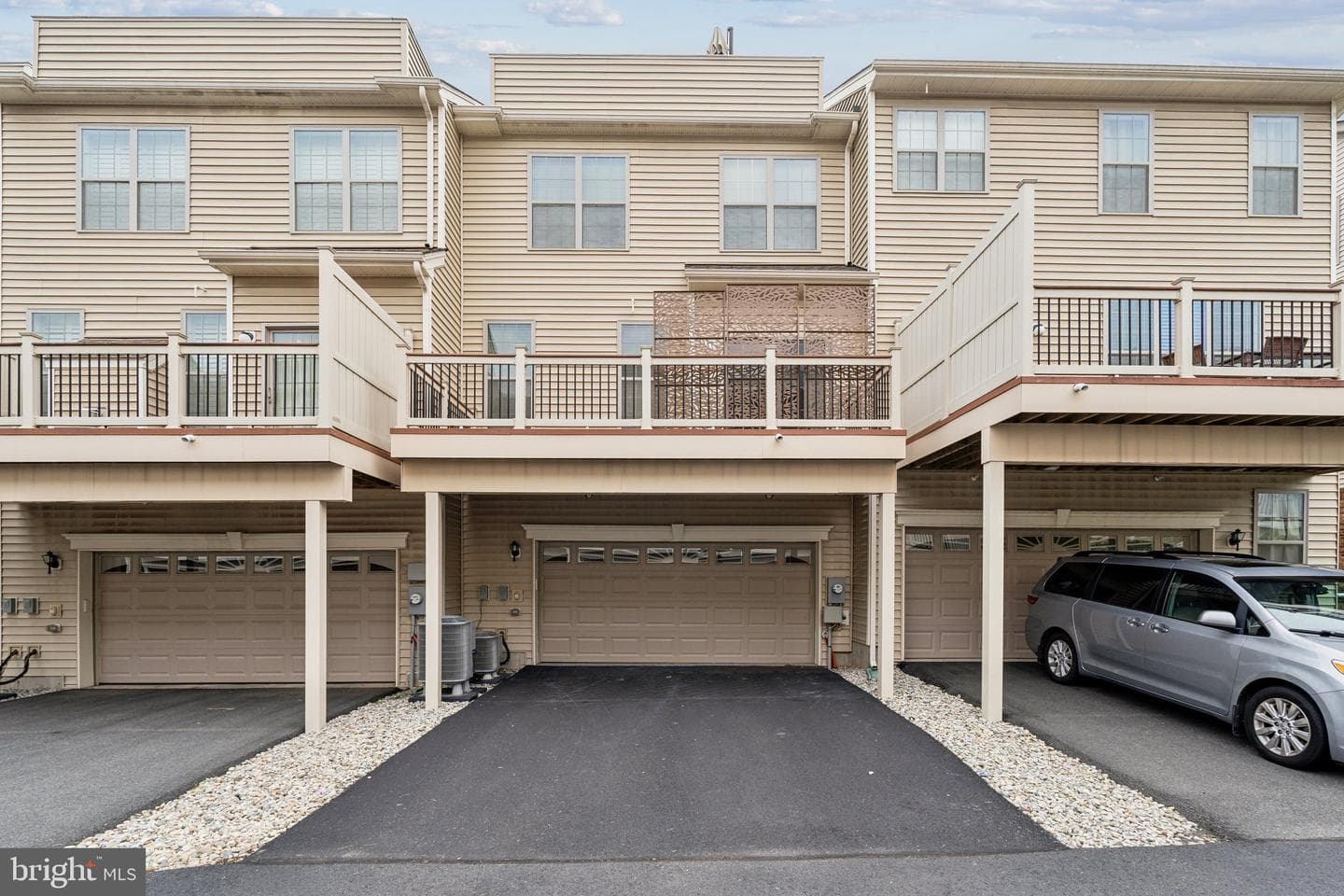 22613 Naugatuck Square photo 23