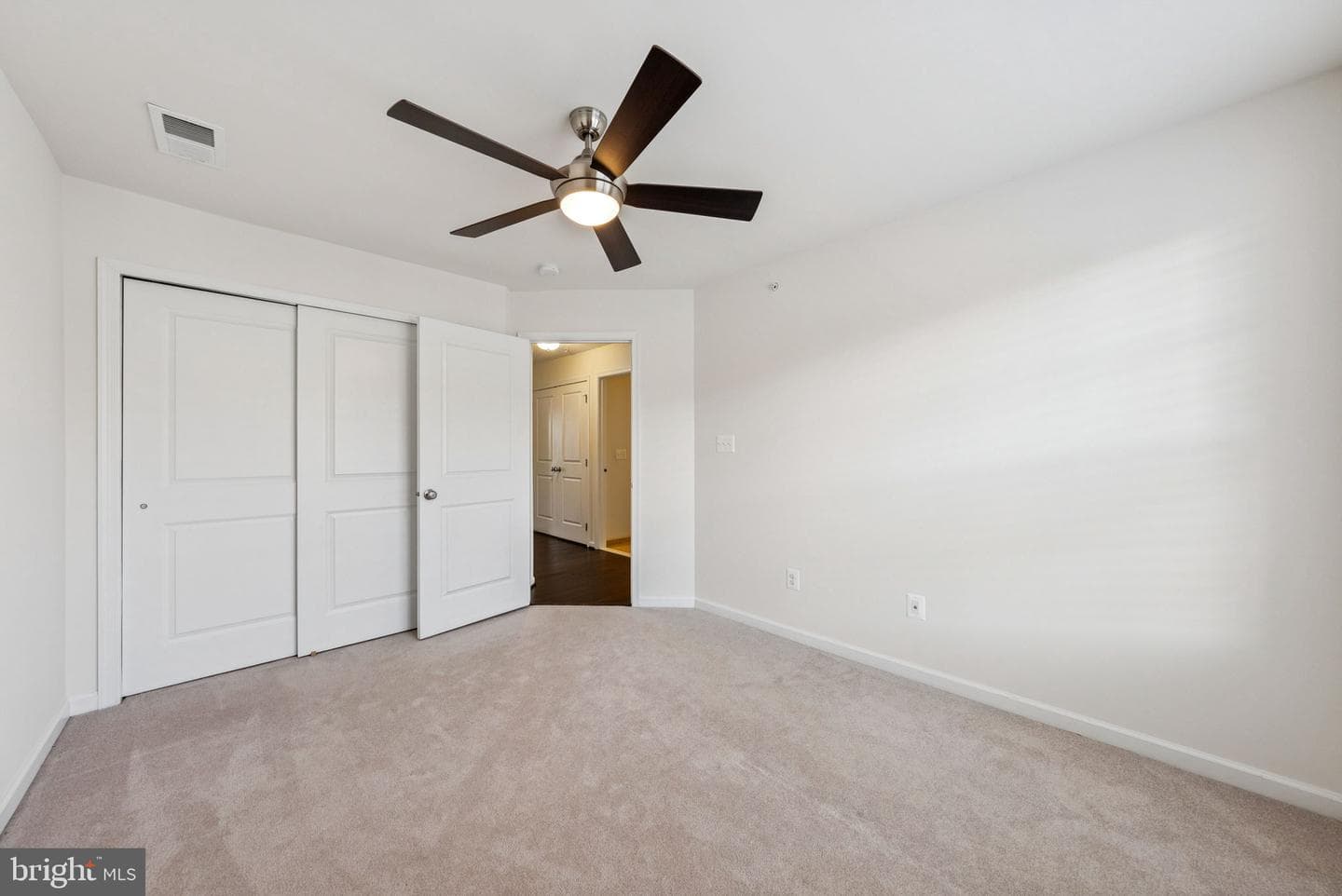 22613 Naugatuck Square photo 27