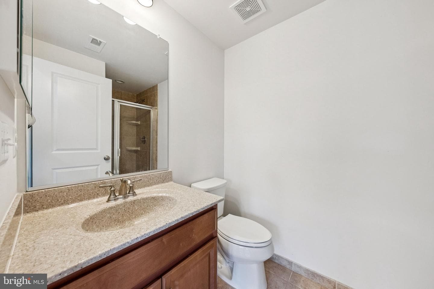 22613 Naugatuck Square photo 36