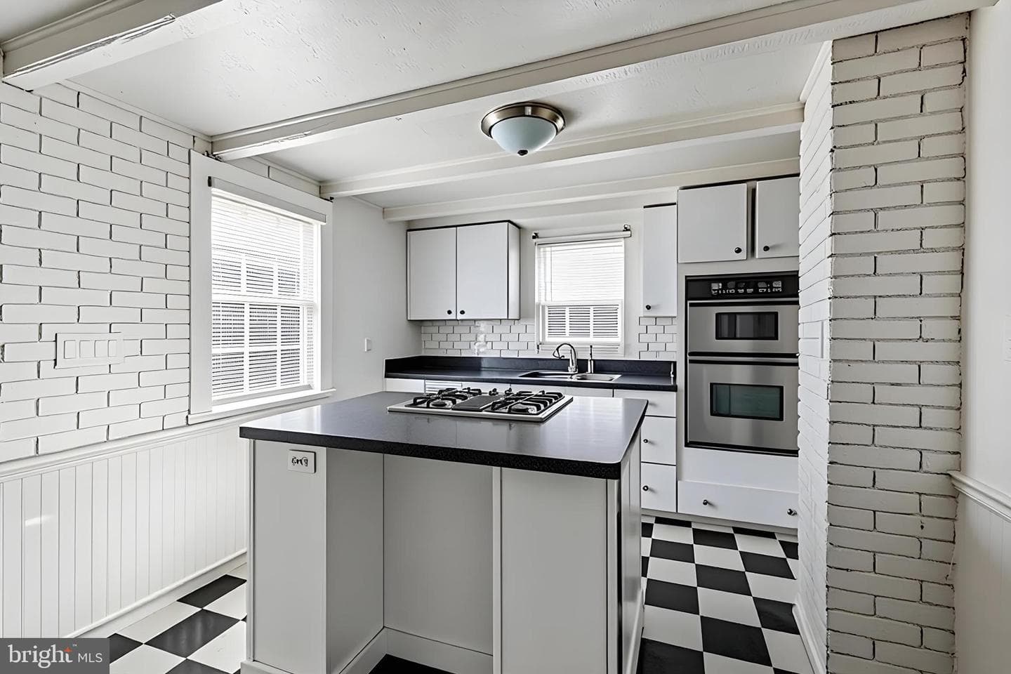 245 W Market Street photo 8
