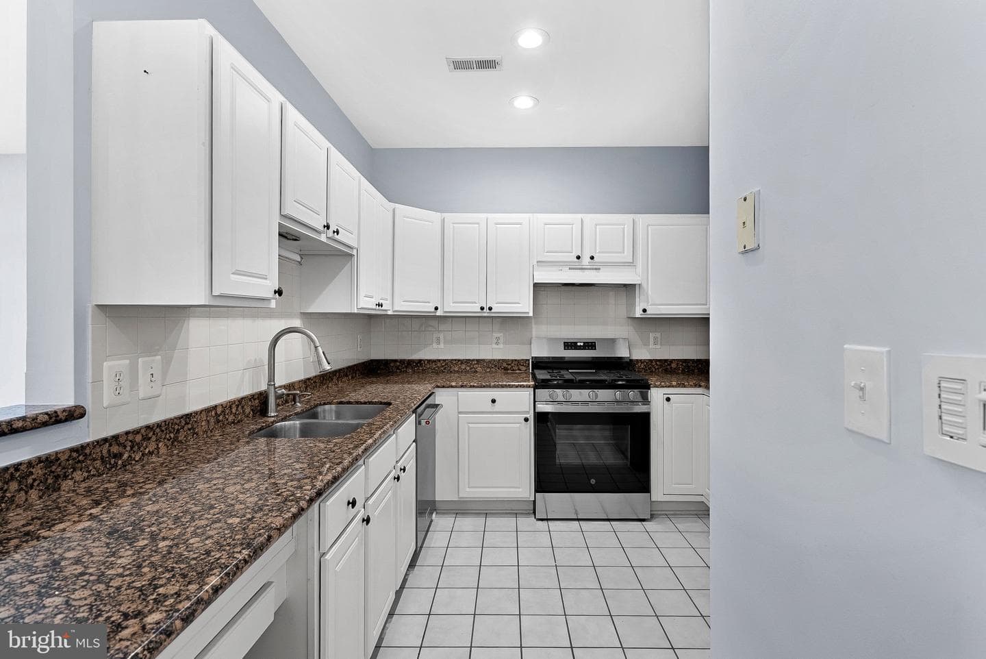 46353 Villa Square photo 10