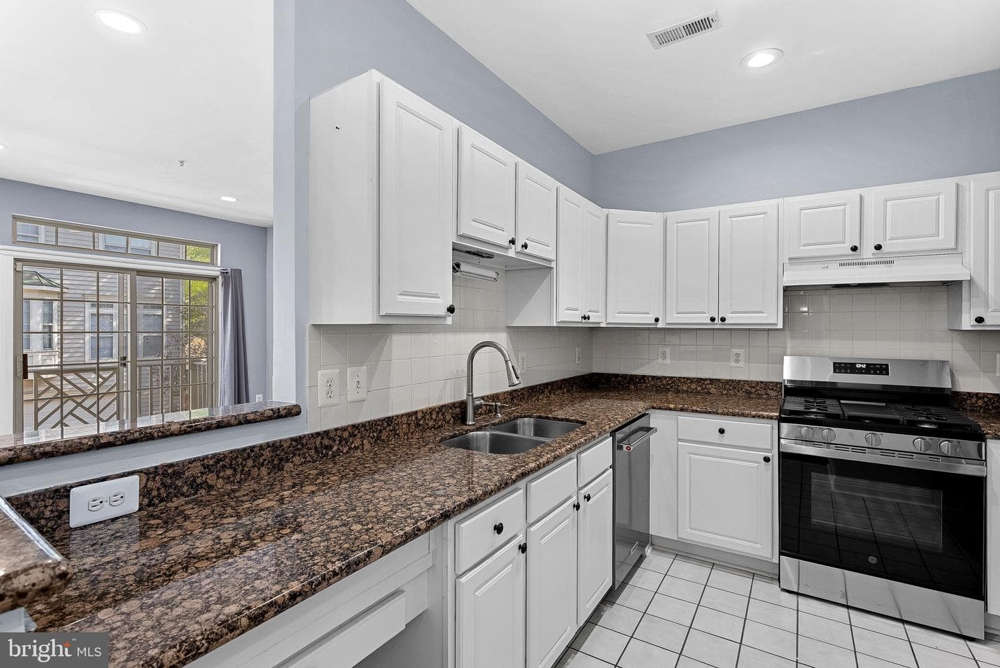 46353 Villa Square photo 11