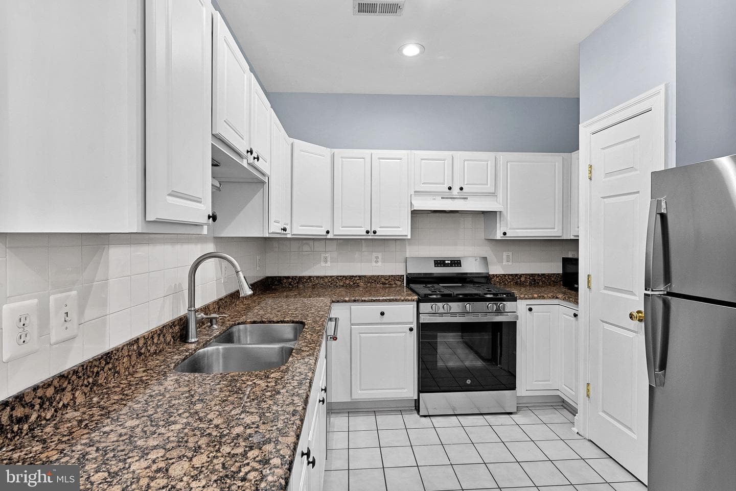 46353 Villa Square photo 12