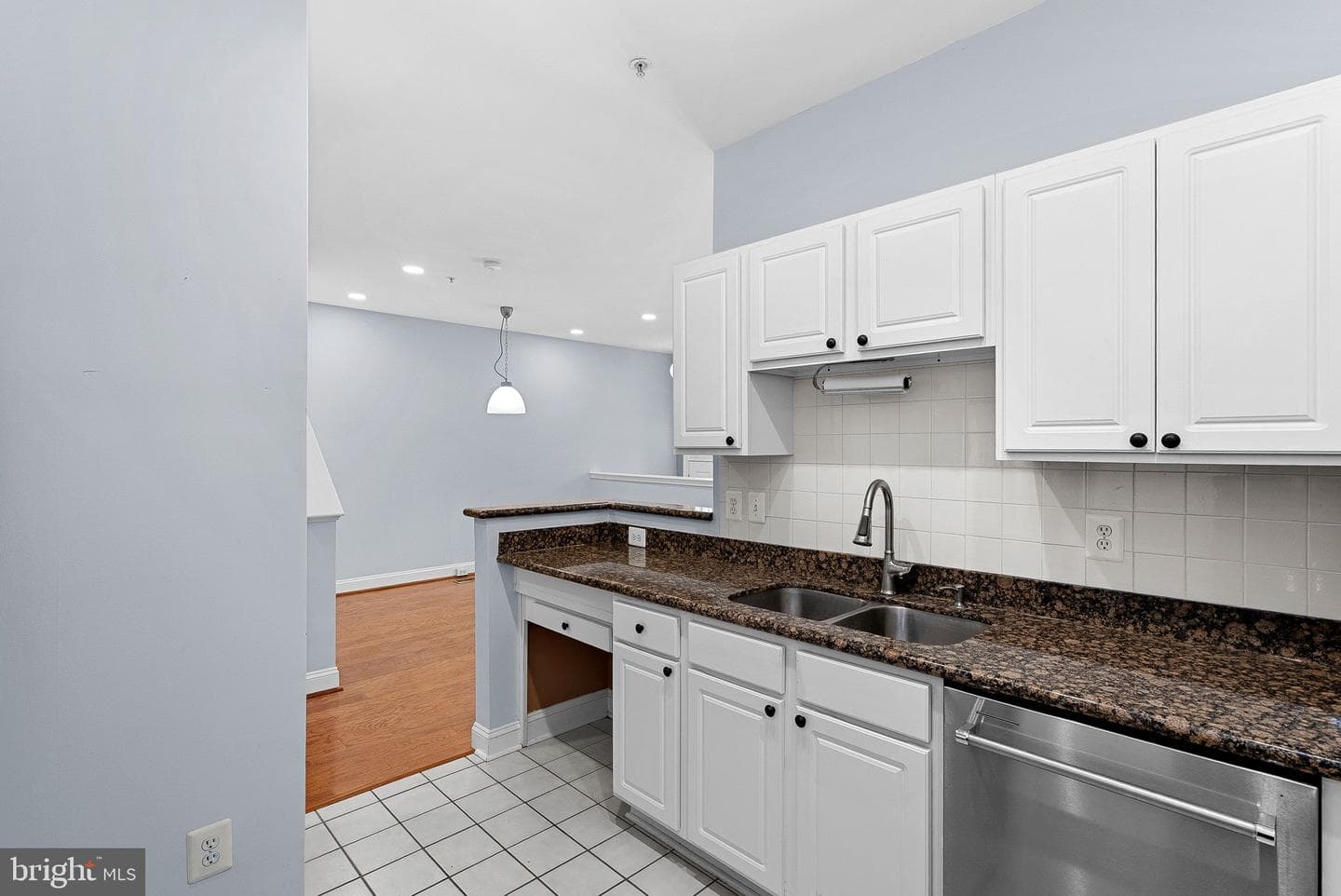 46353 Villa Square photo 14