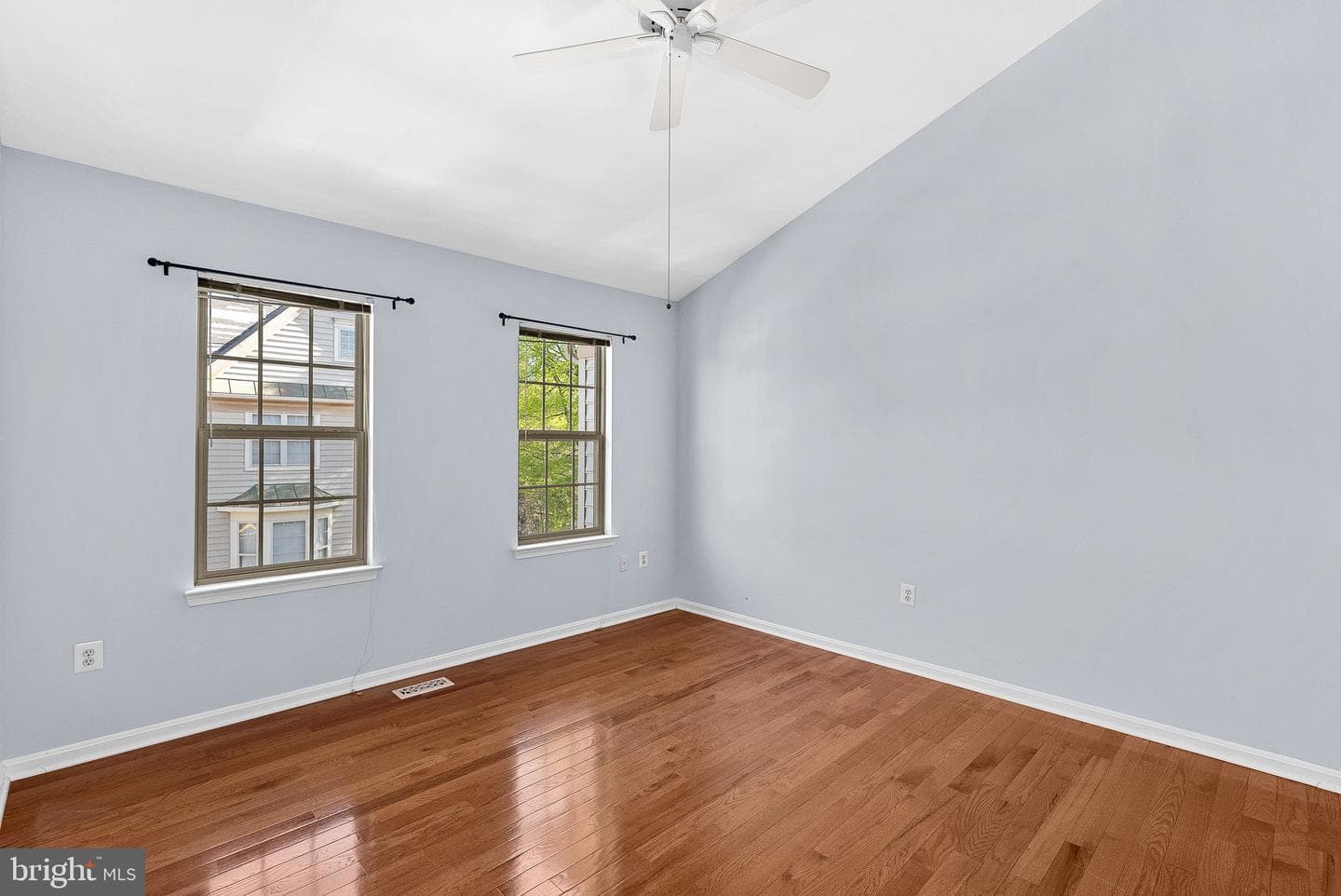 46353 Villa Square photo 16