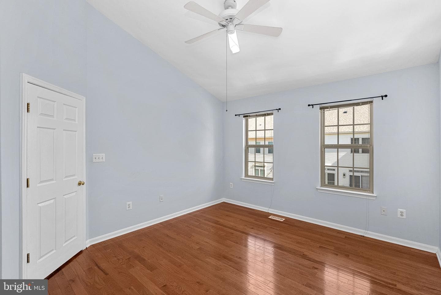 46353 Villa Square photo 17