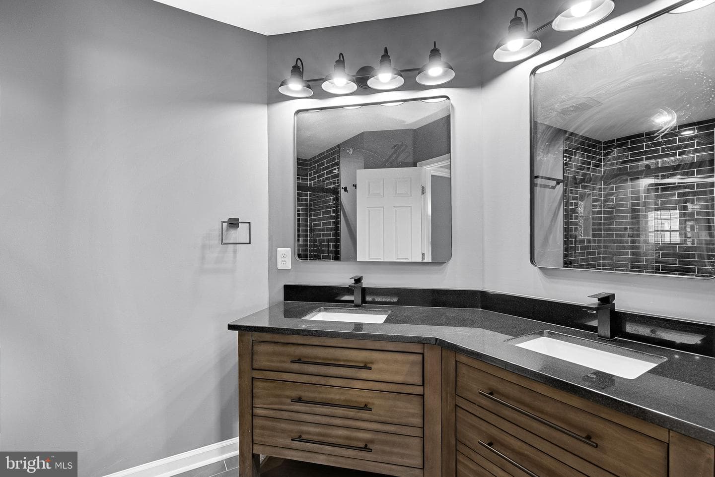 46353 Villa Square photo 18