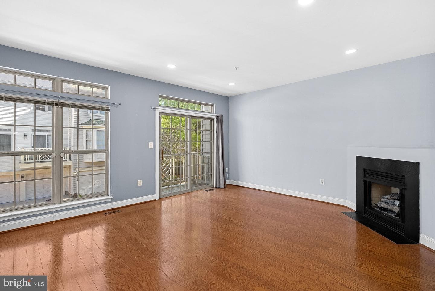 46353 Villa Square photo 5
