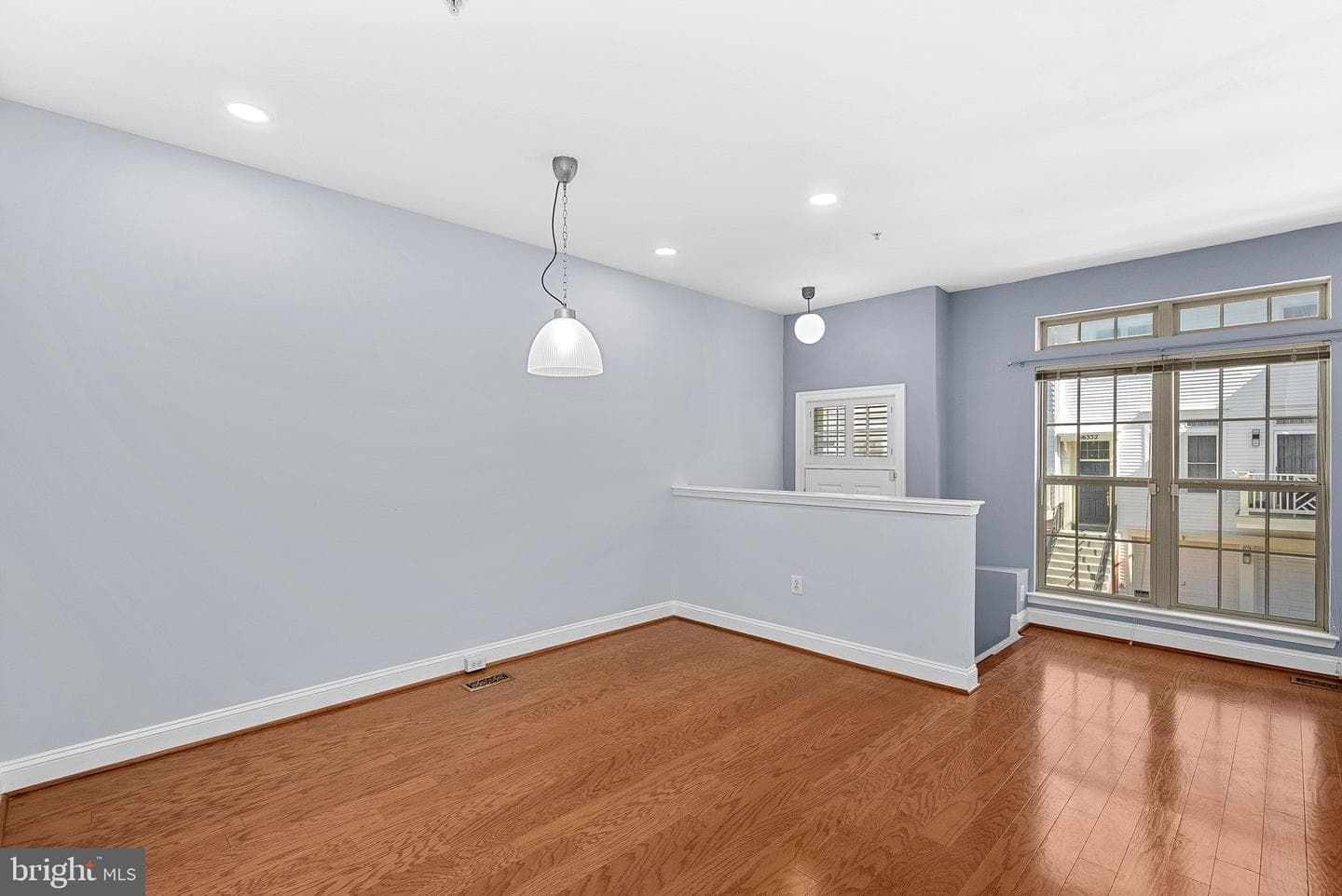 46353 Villa Square photo 8