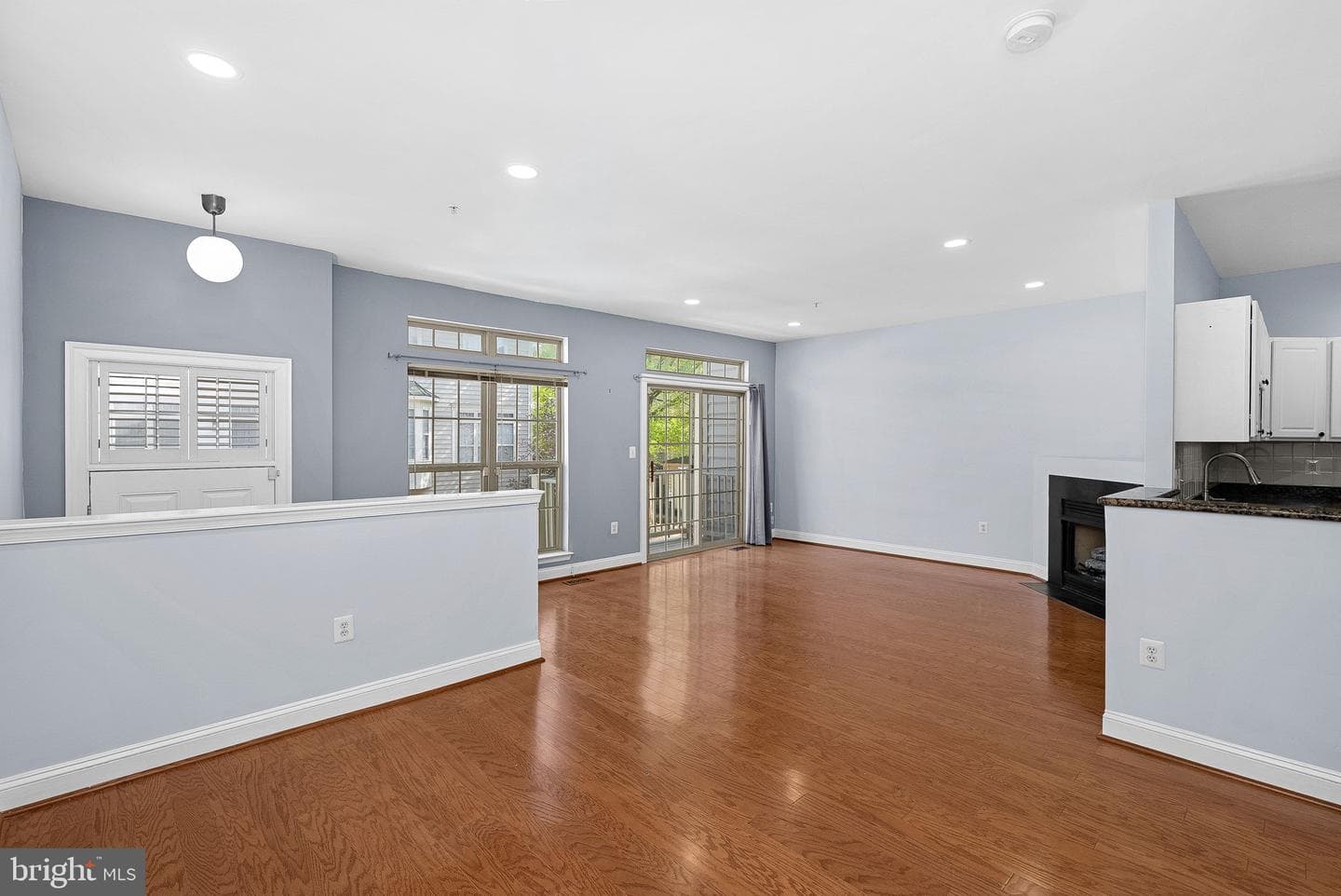 46353 Villa Square photo 9