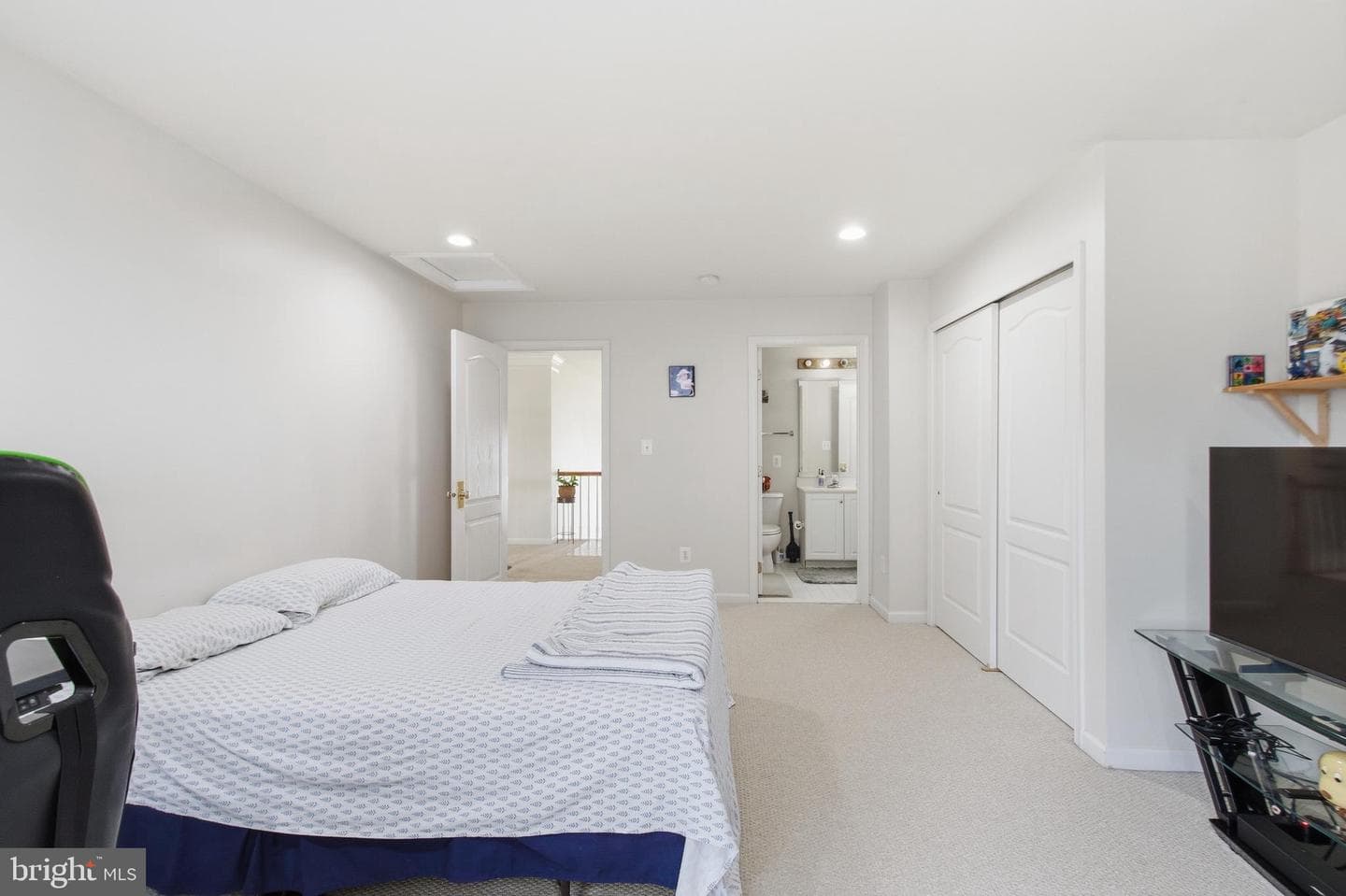 43679 Lucketts Bridge Circle photo 28
