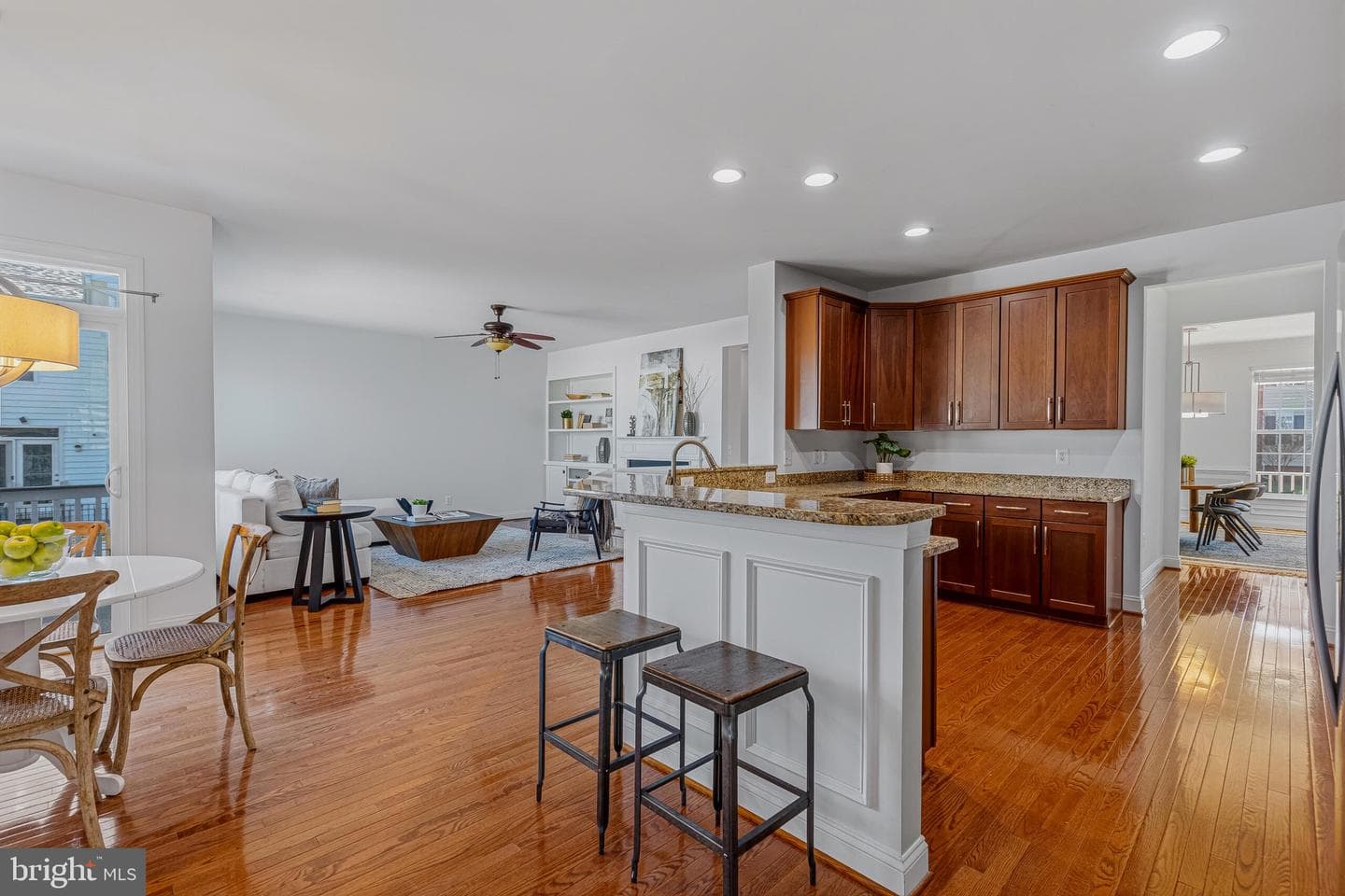 43172 Nikos Street photo 17
