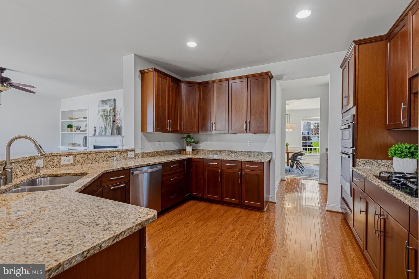 43172 Nikos Street photo 21