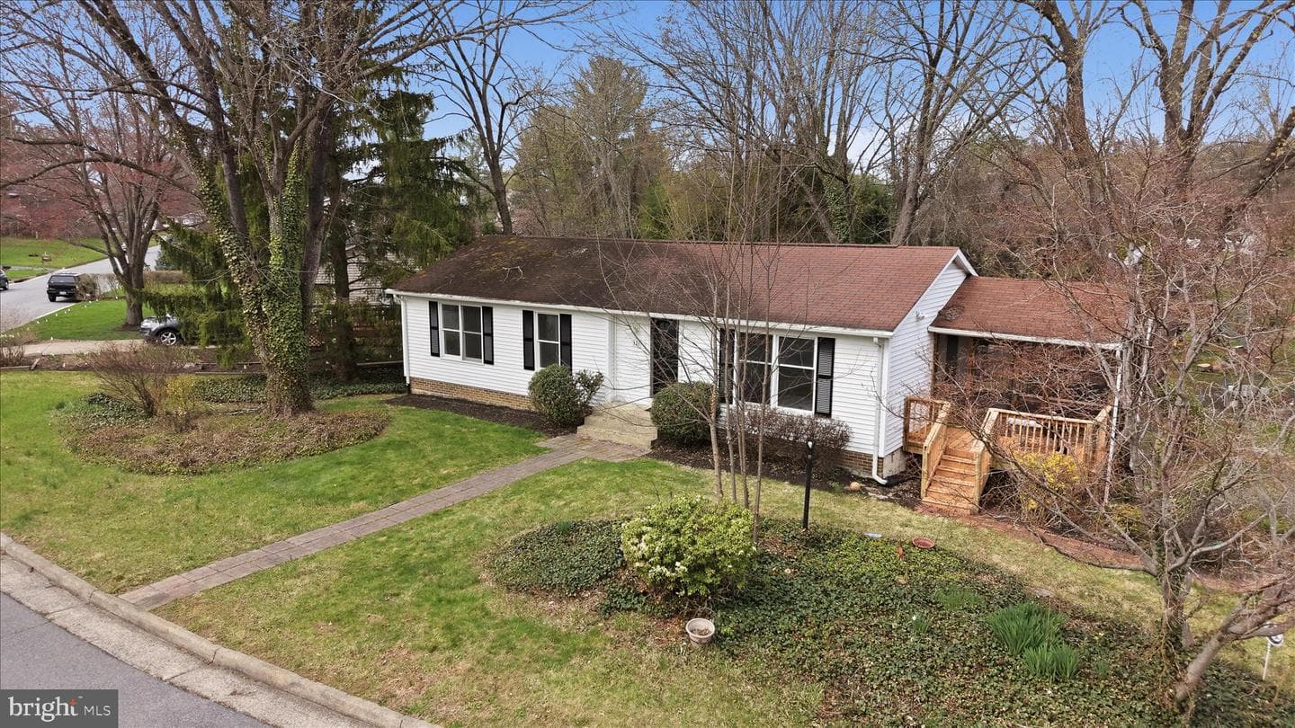 126 Applewood Court photo 29