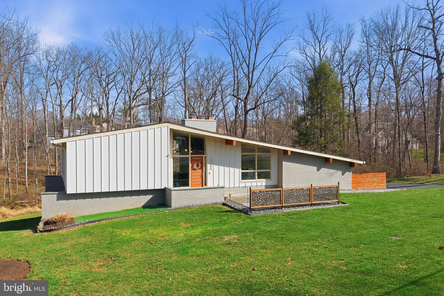 122 Lake Drive photo 2