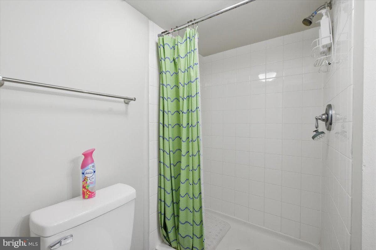 1042 Tottenham Court photo 20