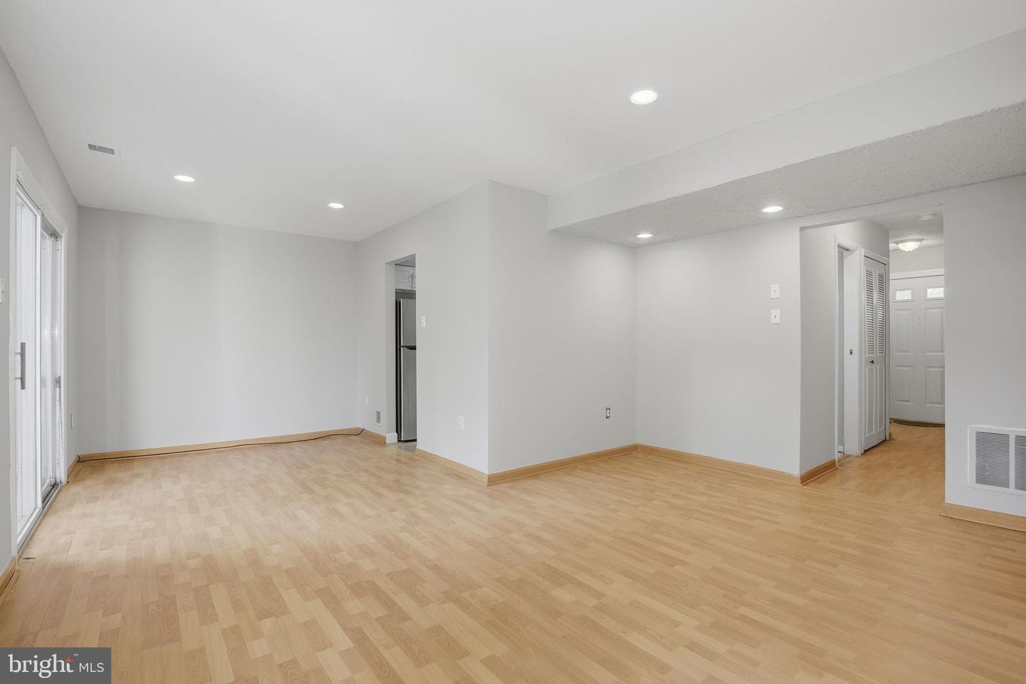 219 Willow Terrace photo 8