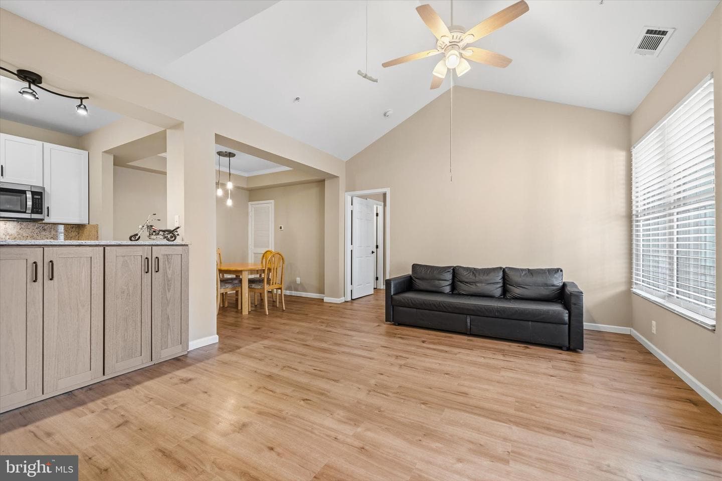 46628 Drysdale Ter # 301 photo 3