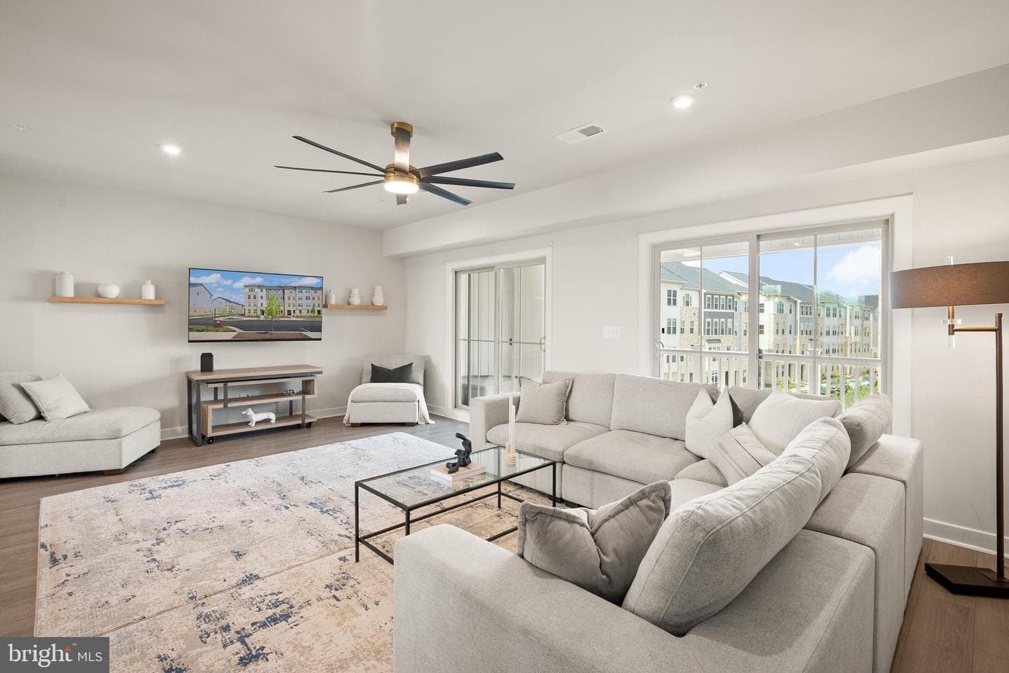 24252 Thurso Square photo 11
