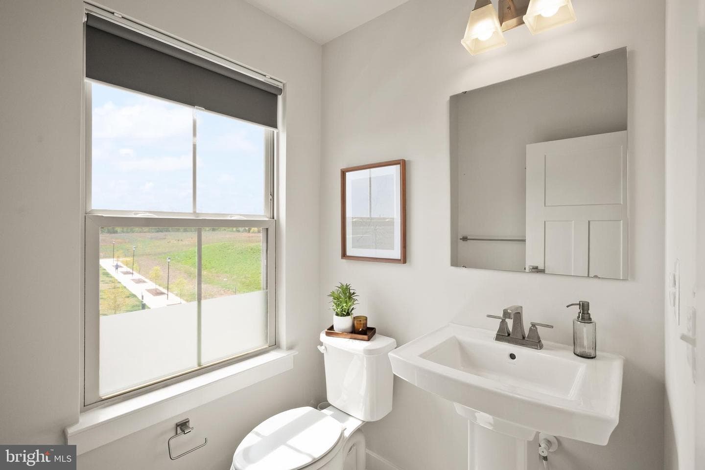 24252 Thurso Square photo 18
