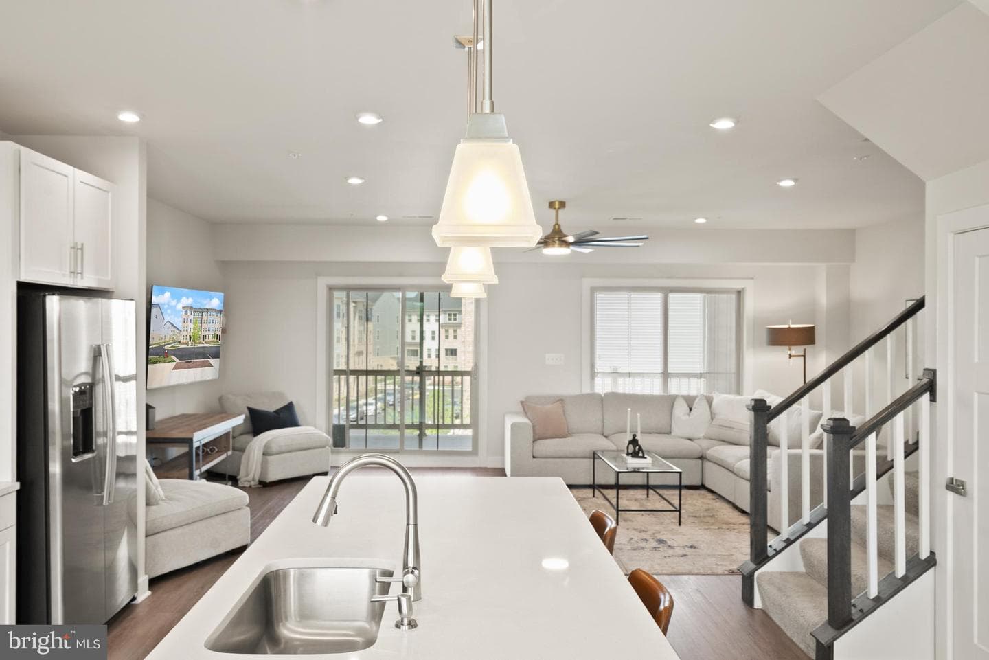24252 Thurso Square photo 9
