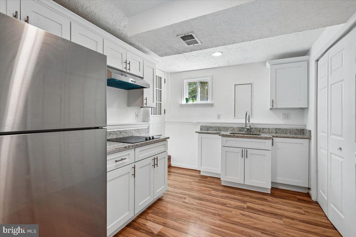 712 N Sterling Boulevard photo 26
