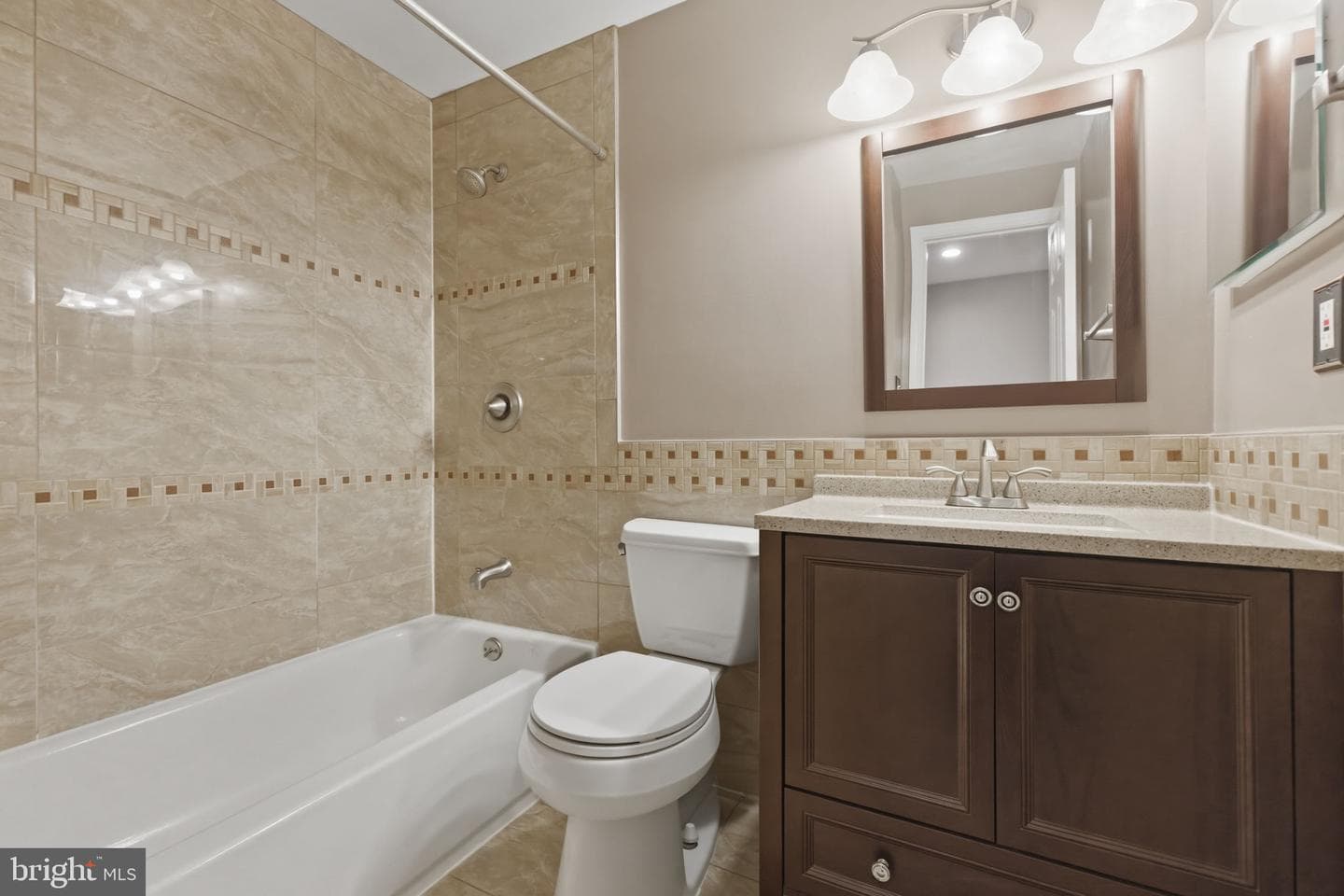614 Giles Place photo 10