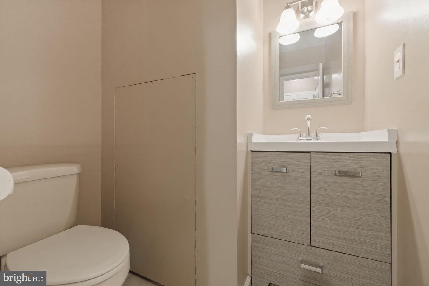 614 Giles Place photo 13