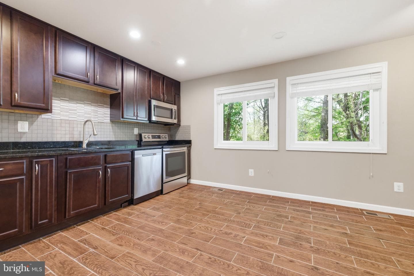 614 Giles Place photo 22