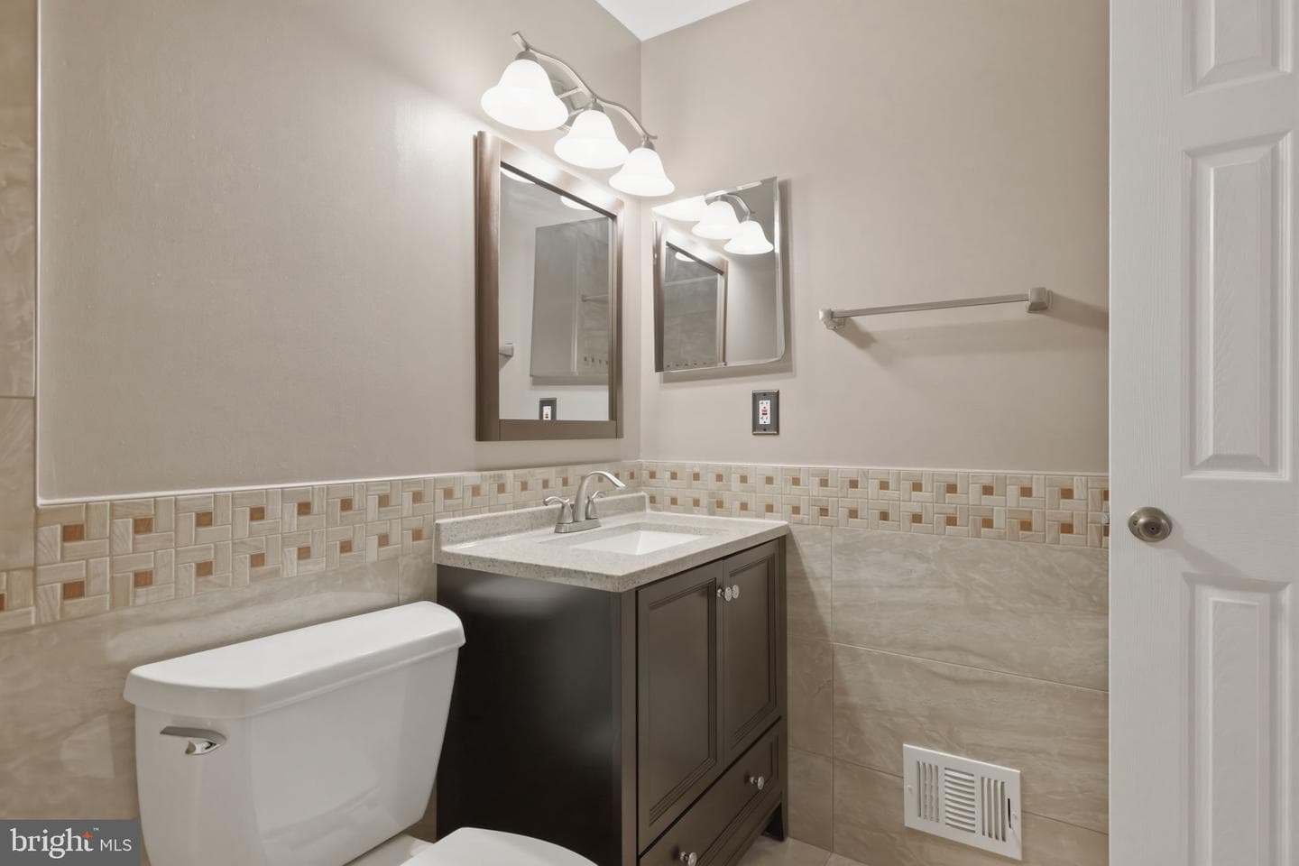 614 Giles Place photo 35
