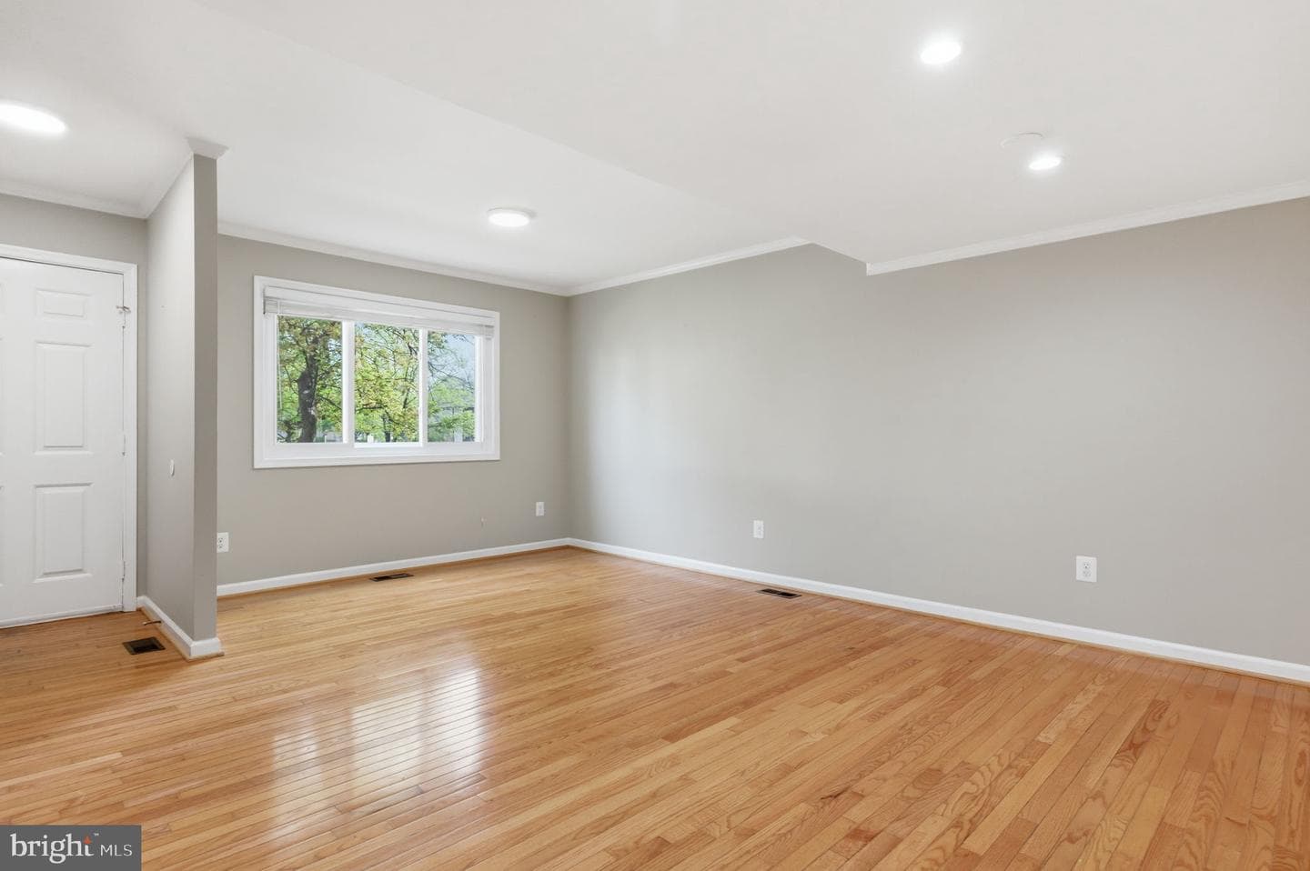 614 Giles Place photo 4