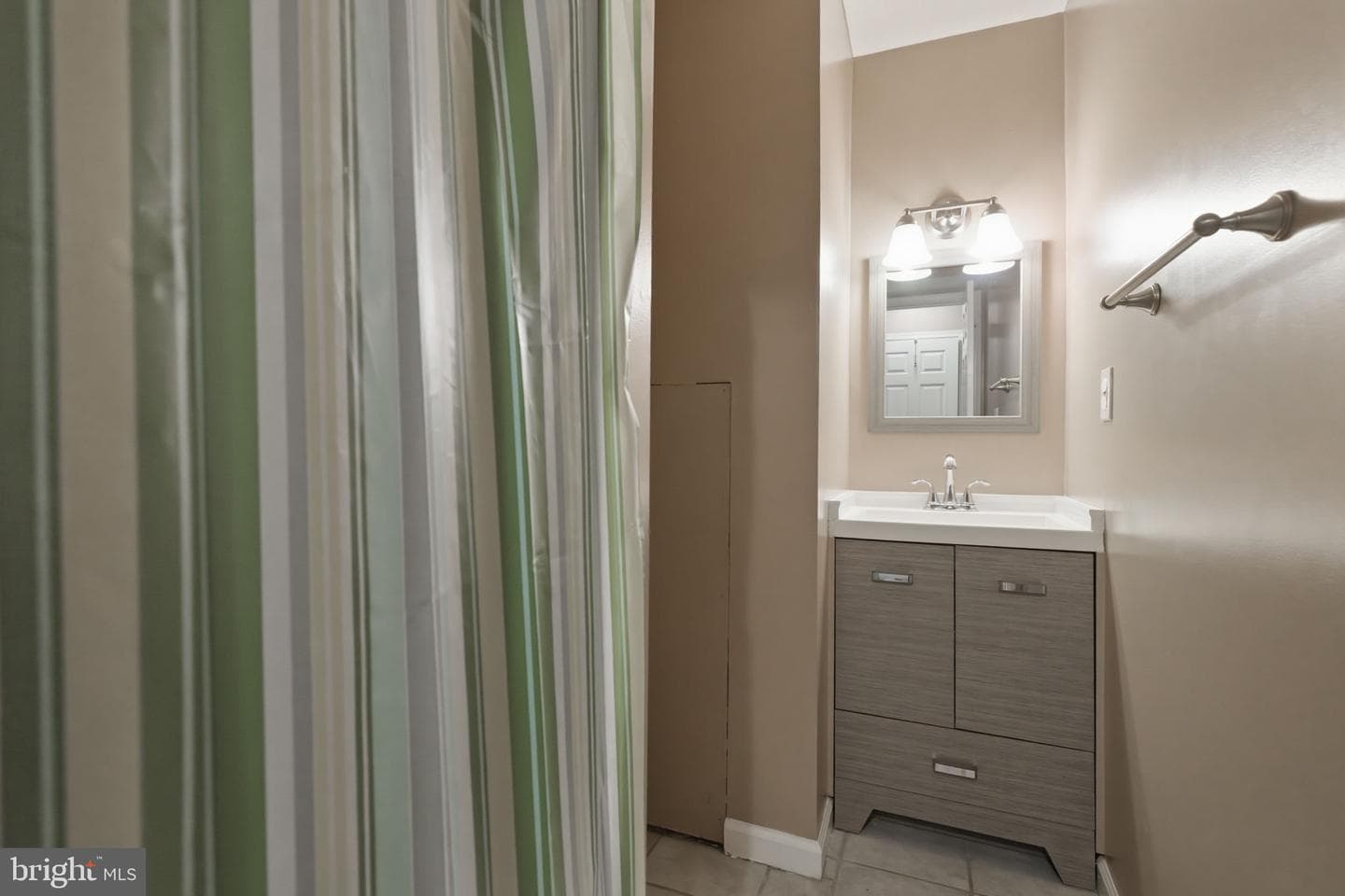 614 Giles Place photo 44