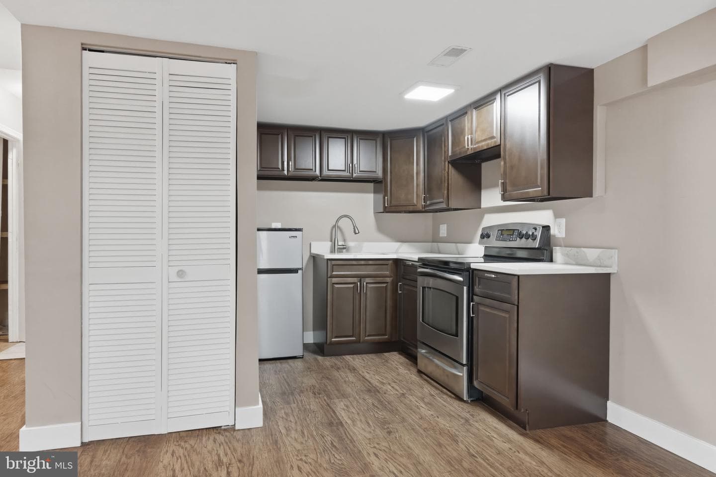 614 Giles Place photo 50