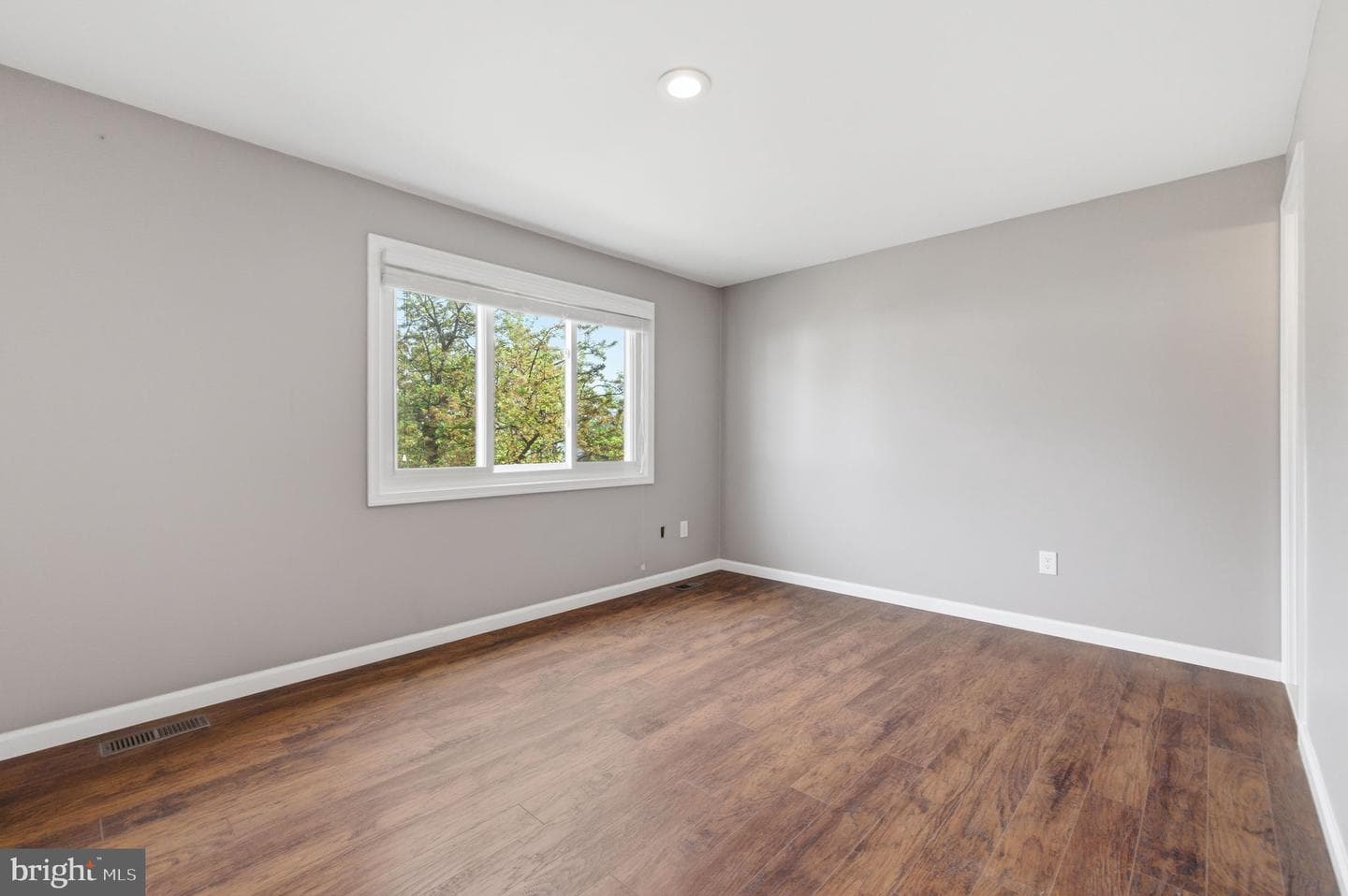 614 Giles Place photo 8