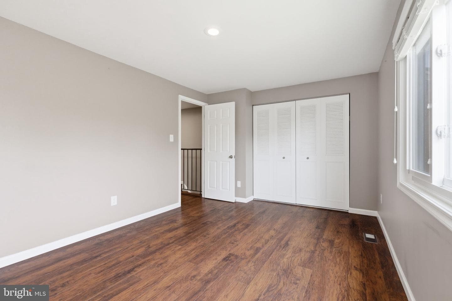 614 Giles Place photo 9
