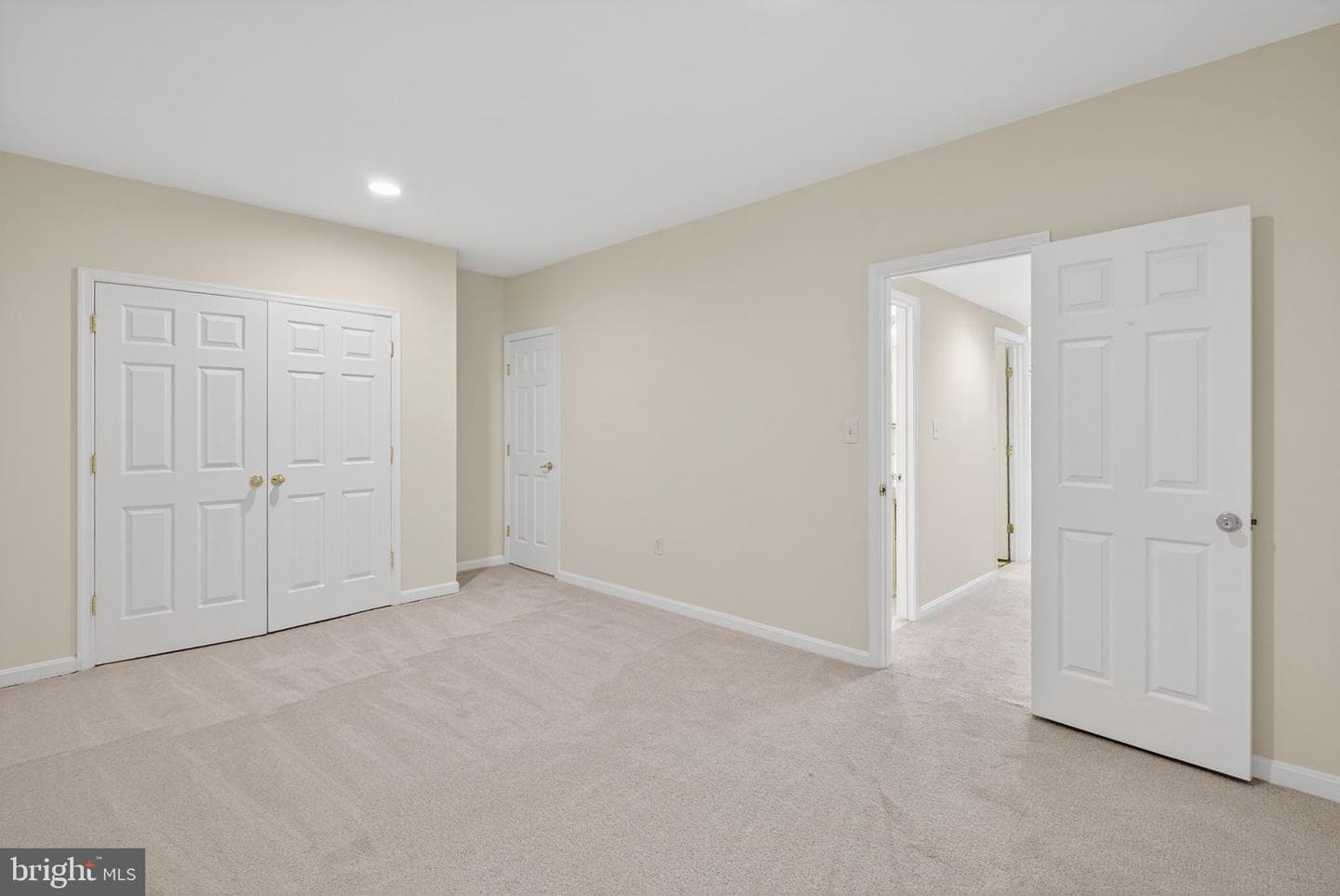 557 Edmonton Terrace NE photo 44