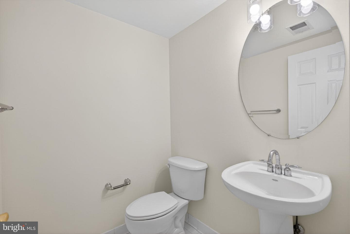 557 Edmonton Terrace NE photo 46