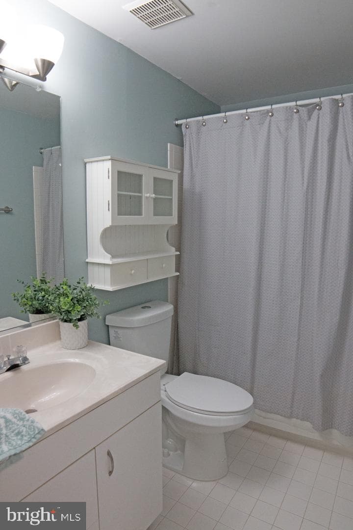 21186 Vineland Square photo 13