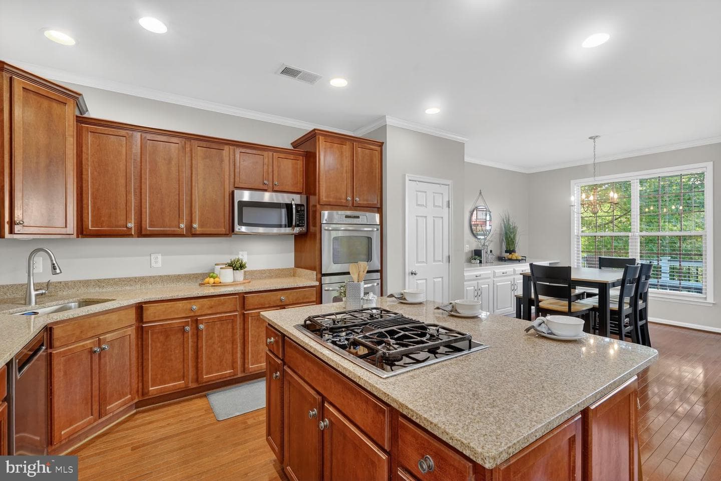 22166 Napier Terrace photo 8