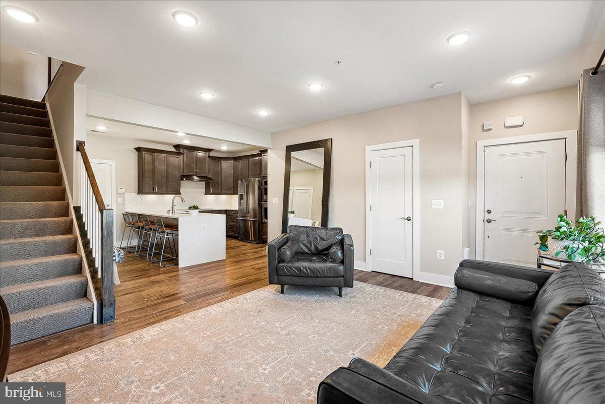 44784 Tiverton Square photo 4