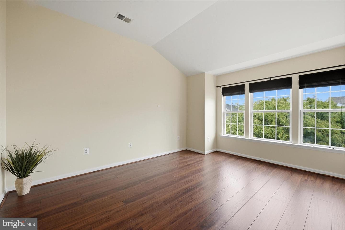 509 Edmonton Terrace NE photo 16