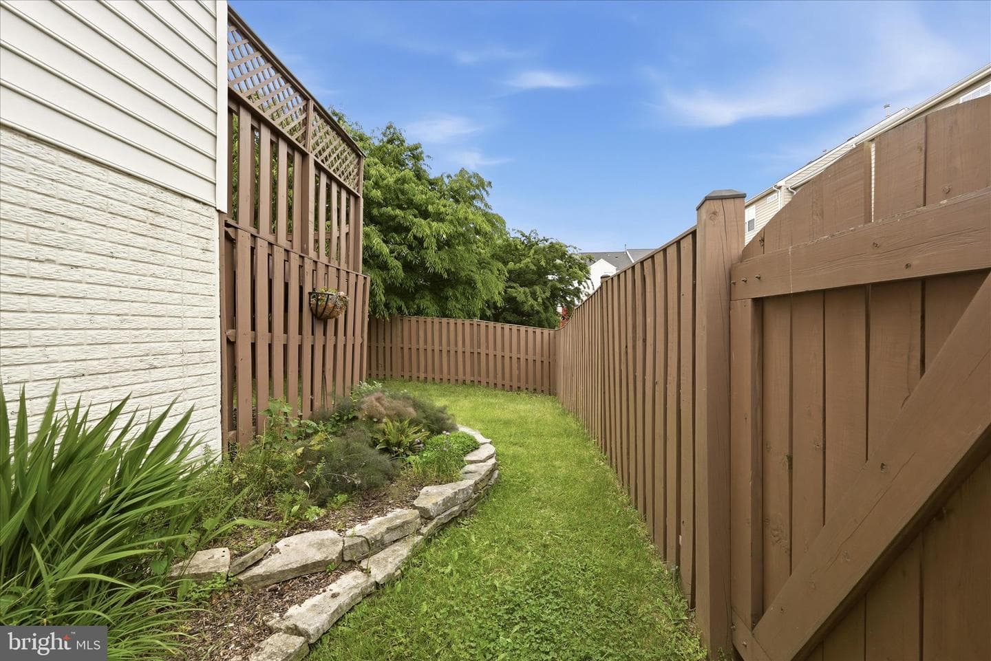 509 Edmonton Terrace NE photo 35