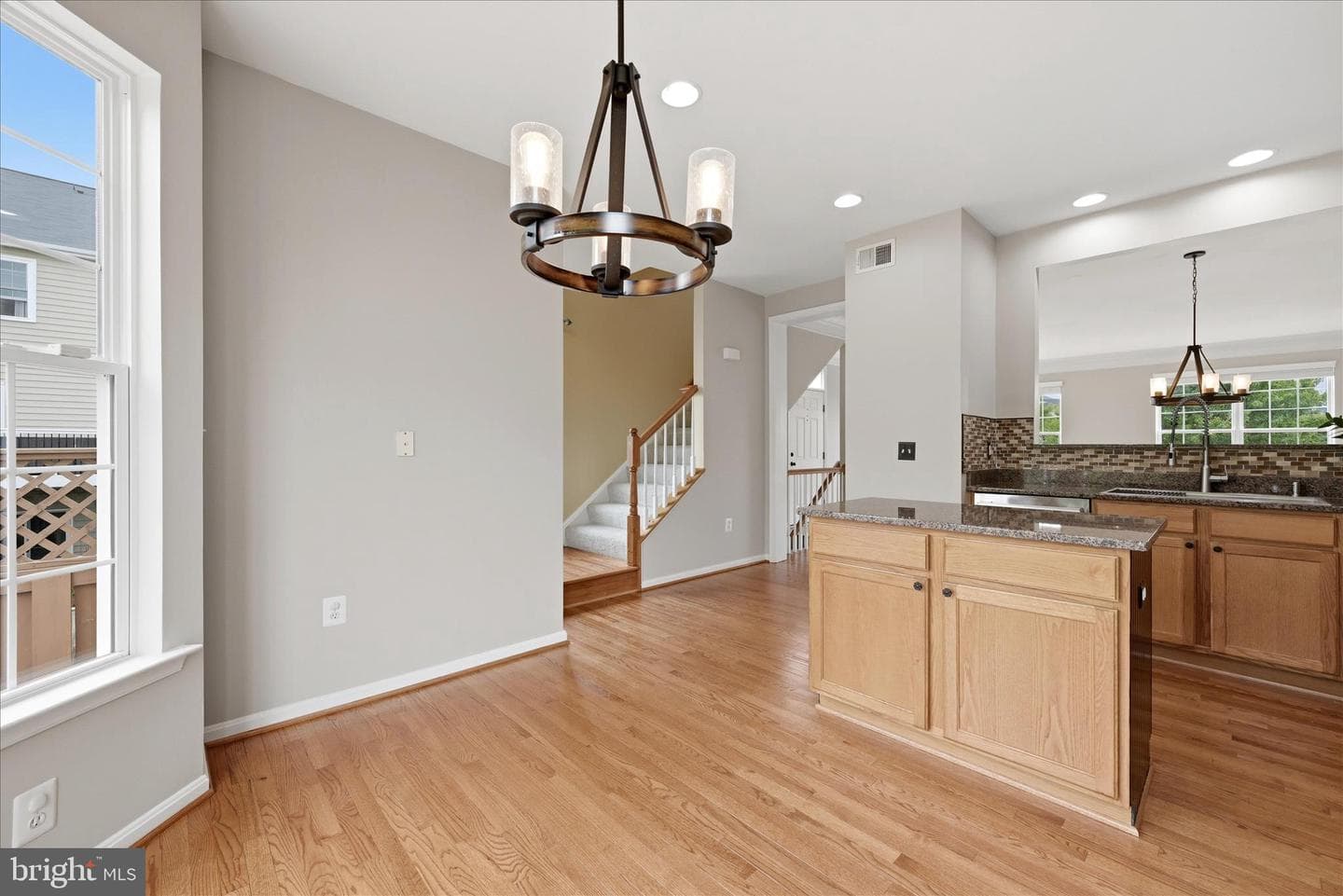 509 Edmonton Terrace NE photo 4