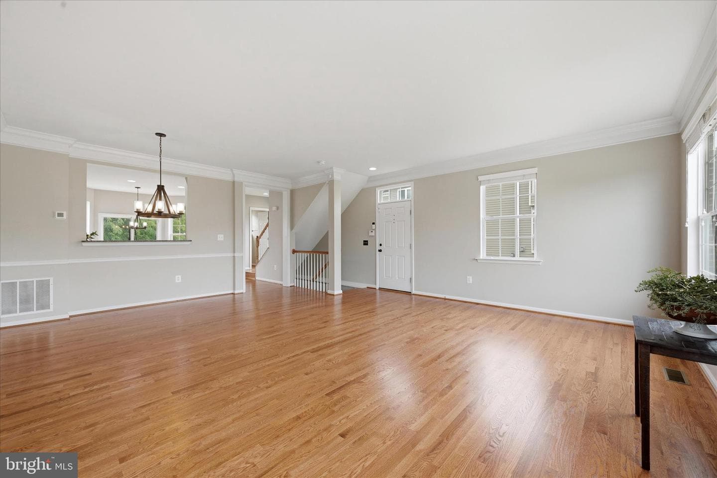 509 Edmonton Terrace NE photo 5