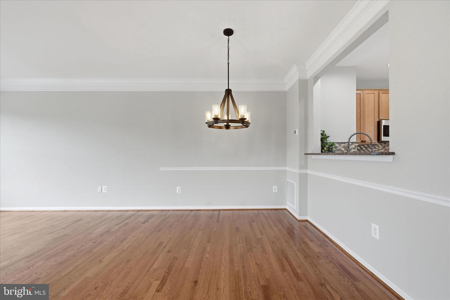 509 Edmonton Terrace NE photo 8