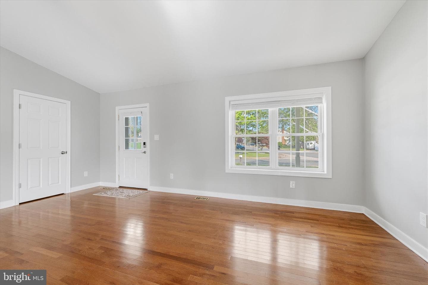 114 Birch Street NE photo 7